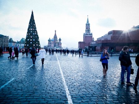 Red Square, I want to go and see Lenin's body…but it's more crowded that the butcherie…